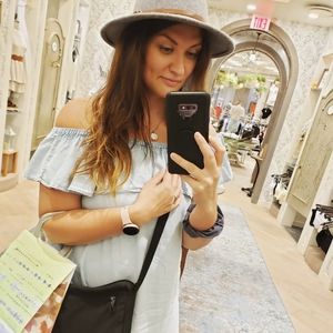 Meet your Posher, Cassandra